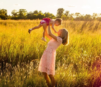 mom in field with daughter